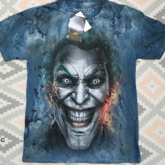 INJUSTICE Gods Among Us Joker Graphic Tee NWT - Picture 2 of 4